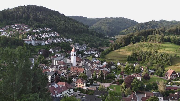 Dieses Bild zeigt eine Webcam-Aufnahme von Ottenhöfen, aufgenommen am Montag, den 08.06.2026 um 06:30 Uhr