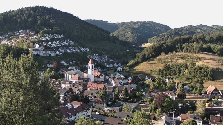 Dieses Bild zeigt eine Webcam-Aufnahme von Ottenhöfen, aufgenommen am Samstag, den 25.07.2026 um 07:20 Uhr