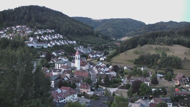 Dieses Bild zeigt eine Webcam-Aufnahme von Ottenhöfen, aufgenommen am Samstag, den 25.07.2026 um 05:30 Uhr