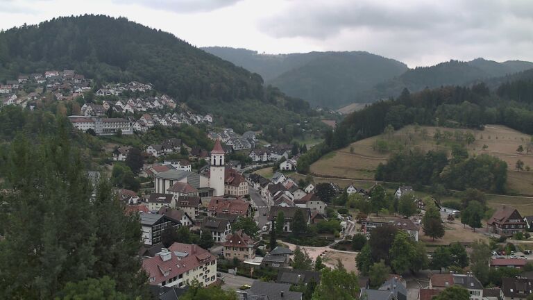 Dieses Bild zeigt eine Webcam-Aufnahme von Ottenhöfen, aufgenommen am Montag, den 17.08.2026 um 12:30 Uhr