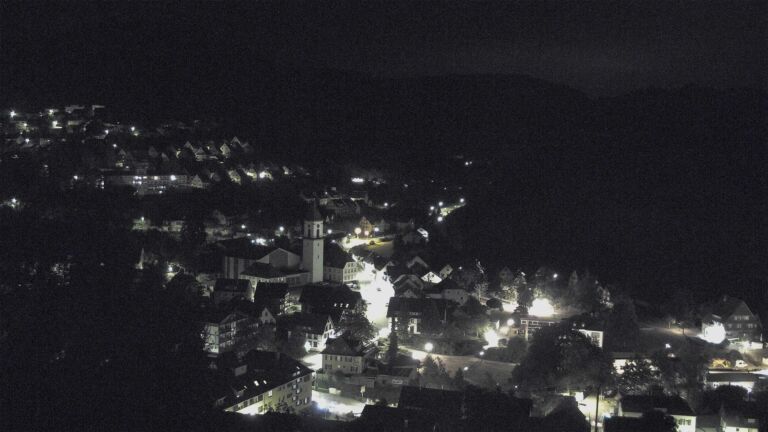Dieses Bild zeigt eine Webcam-Aufnahme von Ottenhöfen, aufgenommen am Montag, den 27.07.2026 um 04:30 Uhr