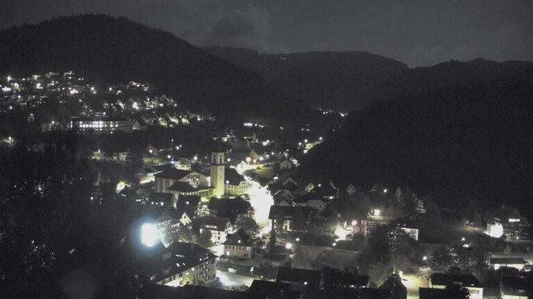 Dieses Bild zeigt eine Webcam-Aufnahme von Ottenhöfen, aufgenommen am Montag, den 19.10.2026 um 19:50 Uhr