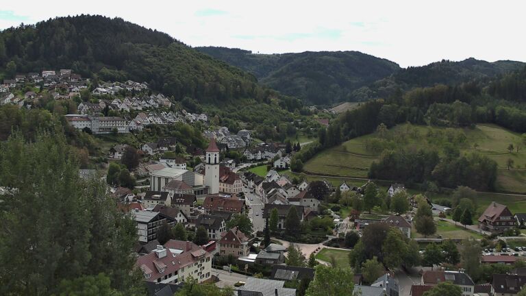 Dieses Bild zeigt eine Webcam-Aufnahme von Ottenhöfen, aufgenommen am Sonntag, den 13.09.2026 um 12:10 Uhr