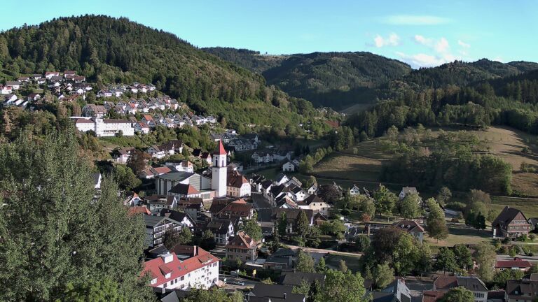 Dieses Bild zeigt eine Webcam-Aufnahme von Ottenhöfen, aufgenommen am Sonntag, den 30.08.2026 um 18:40 Uhr