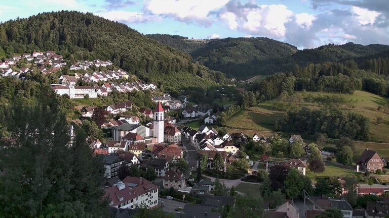 Dieses Bild zeigt eine Webcam-Aufnahme von Ottenhöfen, aufgenommen am Sonntag, den 05.07.2026 um 20:20 Uhr