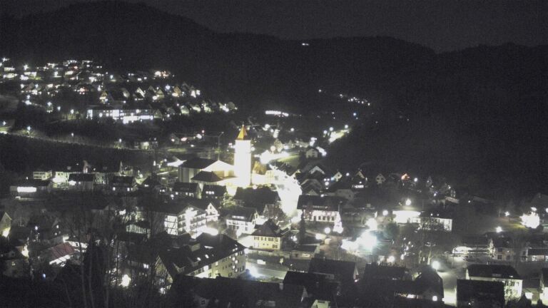 Dieses Bild zeigt eine Webcam-Aufnahme von Ottenhöfen, aufgenommen am Montag, den 15.12.2025 um 18:00 Uhr