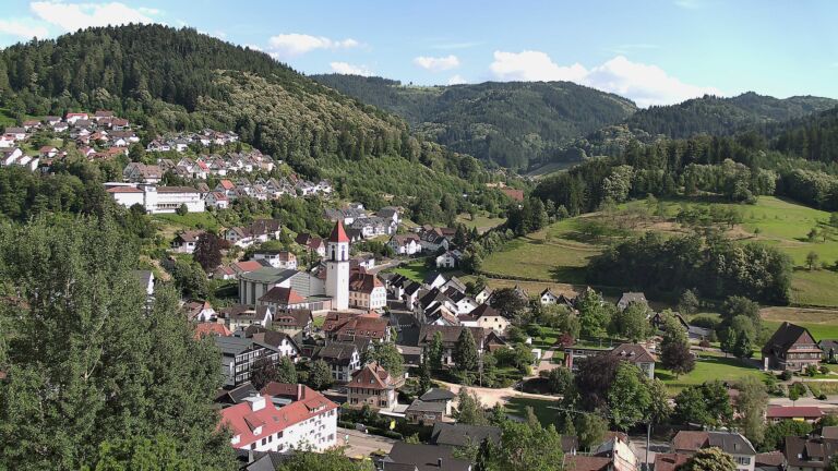 Dieses Bild zeigt eine Webcam-Aufnahme von Ottenhöfen, aufgenommen am Dienstag, den 23.06.2026 um 18:10 Uhr