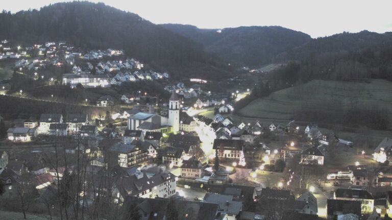 Dieses Bild zeigt eine Webcam-Aufnahme von Ottenhöfen, aufgenommen am Mittwoch, den 17.12.2025 um 07:30 Uhr