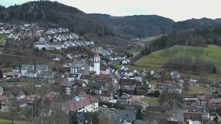 Dieses Bild zeigt eine Webcam-Aufnahme von Ottenhöfen, aufgenommen am Freitag, den 19.12.2025 um 16:30 Uhr