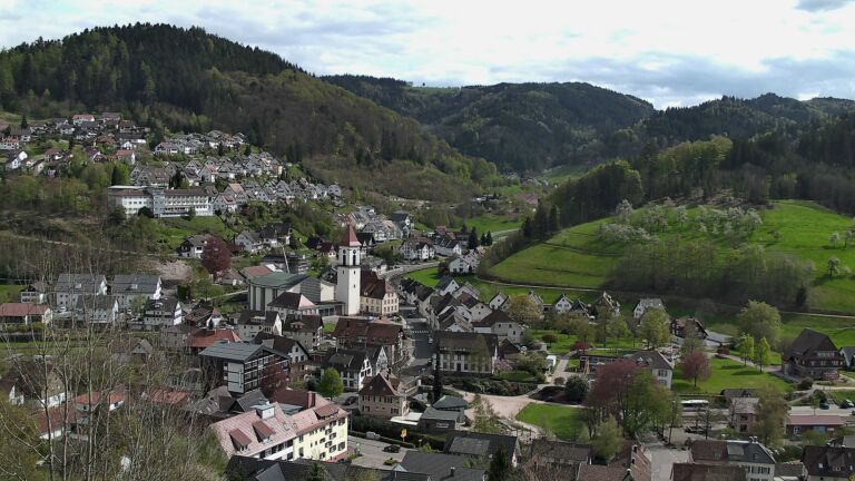 Dieses Bild zeigt eine Webcam-Aufnahme von Ottenhöfen, aufgenommen am Donnerstag, den 16.04.2026 um 15:50 Uhr