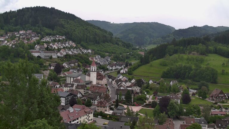 Dieses Bild zeigt eine Webcam-Aufnahme von Ottenhöfen, aufgenommen am Sonntag, den 10.05.2026 um 15:00 Uhr