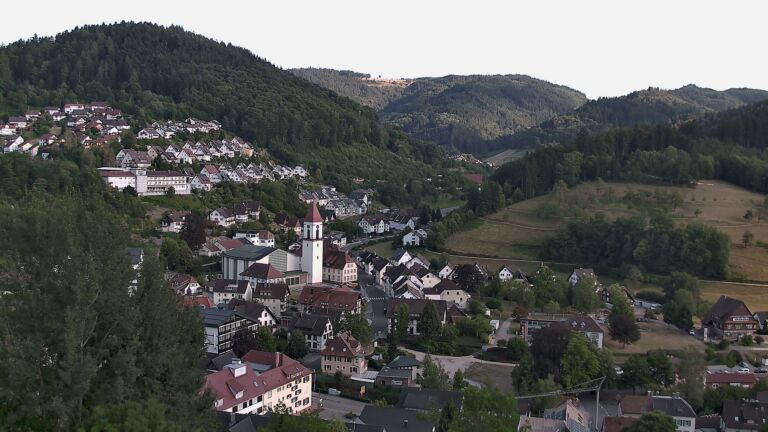 Dieses Bild zeigt eine Webcam-Aufnahme von Ottenhöfen, aufgenommen am Mittwoch, den 29.07.2026 um 19:00 Uhr