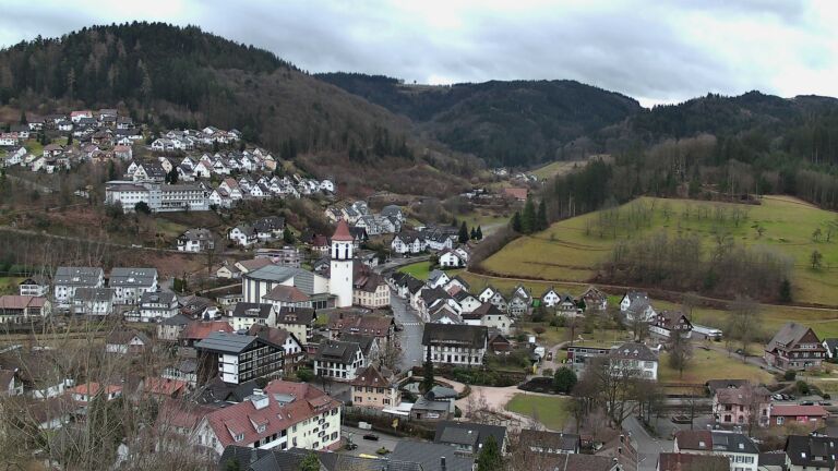 Dieses Bild zeigt eine Webcam-Aufnahme von Ottenhöfen, aufgenommen am Dienstag, den 10.02.2026 um 10:30 Uhr
