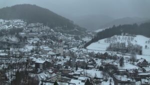 Dieses Bild zeigt eine Webcam-Aufnahme von Ottenhöfen, aufgenommen am Donnerstag, den 08.01.2026 um 16:40 Uhr