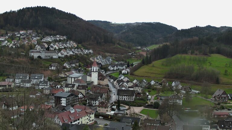 Dieses Bild zeigt eine Webcam-Aufnahme von Ottenhöfen, aufgenommen am Mittwoch, den 25.03.2026 um 13:50 Uhr