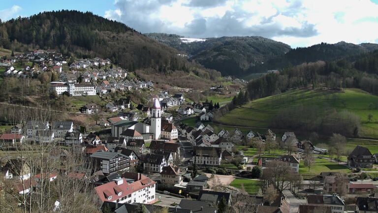 Dieses Bild zeigt eine Webcam-Aufnahme von Ottenhöfen, aufgenommen am Donnerstag, den 26.03.2026 um 16:00 Uhr