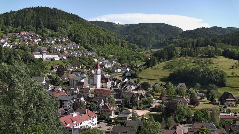 Dieses Bild zeigt eine Webcam-Aufnahme von Ottenhöfen, aufgenommen am Donnerstag, den 28.05.2026 um 17:20 Uhr