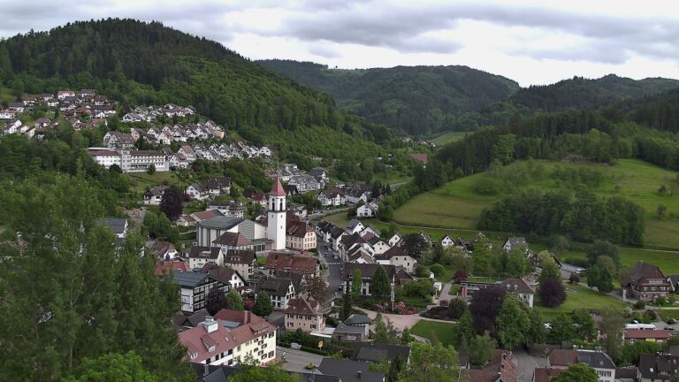 Dieses Bild zeigt eine Webcam-Aufnahme von Ottenhöfen, aufgenommen am Mittwoch, den 20.05.2026 um 18:30 Uhr