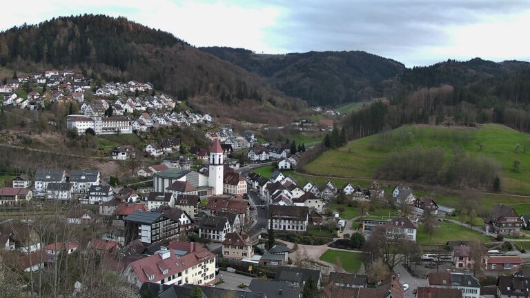 Dieses Bild zeigt eine Webcam-Aufnahme von Ottenhöfen, aufgenommen am Samstag, den 04.04.2026 um 19:40 Uhr