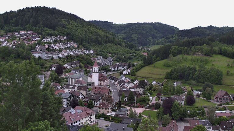 Dieses Bild zeigt eine Webcam-Aufnahme von Ottenhöfen, aufgenommen am Dienstag, den 19.05.2026 um 20:20 Uhr