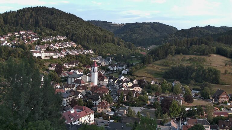 Dieses Bild zeigt eine Webcam-Aufnahme von Ottenhöfen, aufgenommen am Samstag, den 25.07.2026 um 19:50 Uhr