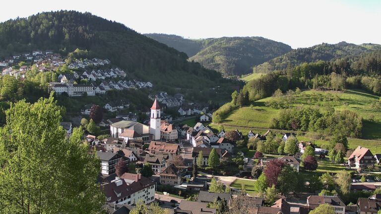 Dieses Bild zeigt eine Webcam-Aufnahme von Ottenhöfen, aufgenommen am Donnerstag, den 30.04.2026 um 08:00 Uhr