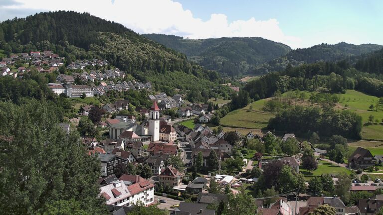 Dieses Bild zeigt eine Webcam-Aufnahme von Ottenhöfen, aufgenommen am Sonntag, den 21.06.2026 um 15:50 Uhr