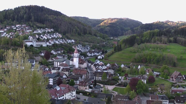 Dieses Bild zeigt eine Webcam-Aufnahme von Ottenhöfen, aufgenommen am Freitag, den 24.04.2026 um 07:10 Uhr