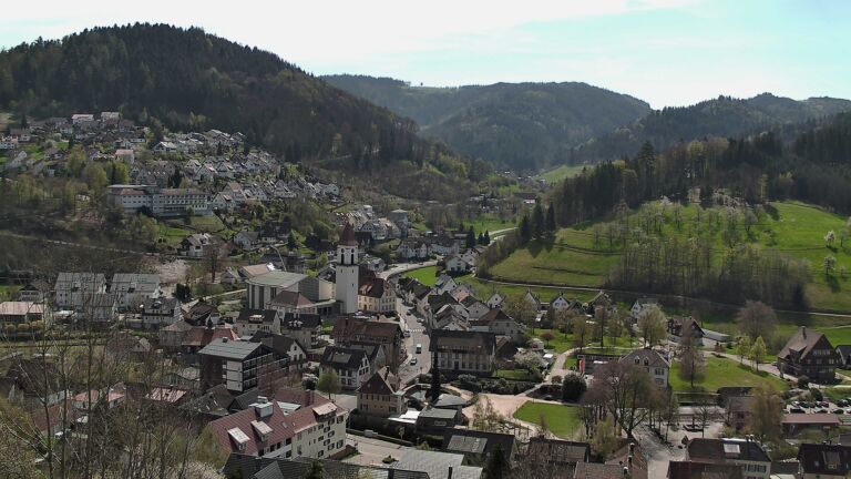 Dieses Bild zeigt eine Webcam-Aufnahme von Ottenhöfen, aufgenommen am Donnerstag, den 09.04.2026 um 13:10 Uhr