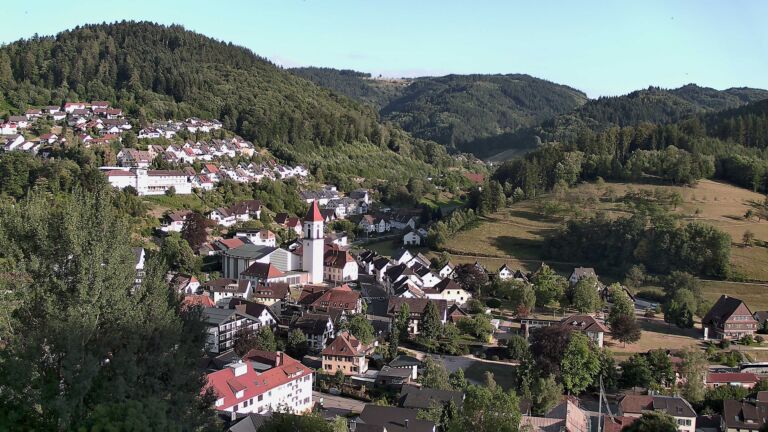 Dieses Bild zeigt eine Webcam-Aufnahme von Ottenhöfen, aufgenommen am Montag, den 20.07.2026 um 19:20 Uhr