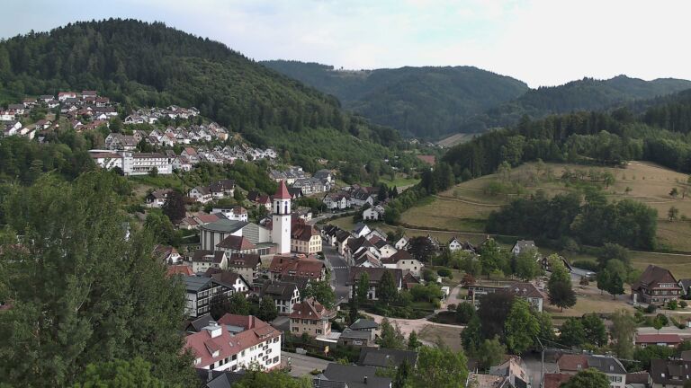 Dieses Bild zeigt eine Webcam-Aufnahme von Ottenhöfen, aufgenommen am Donnerstag, den 30.07.2026 um 18:30 Uhr