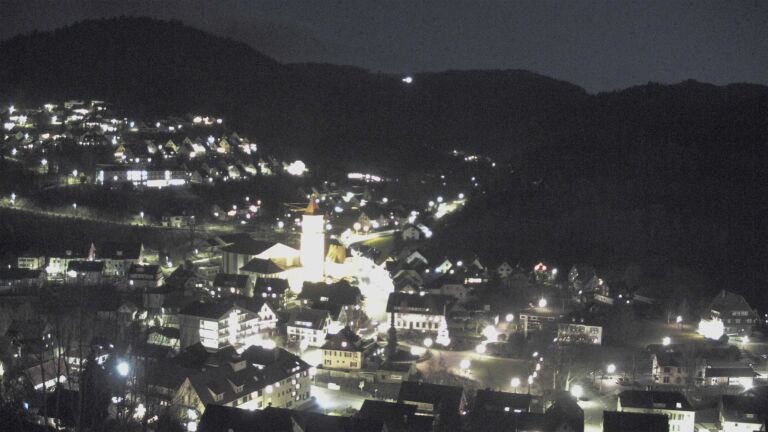 Dieses Bild zeigt eine Webcam-Aufnahme von Ottenhöfen, aufgenommen am Donnerstag, den 25.12.2025 um 17:50 Uhr