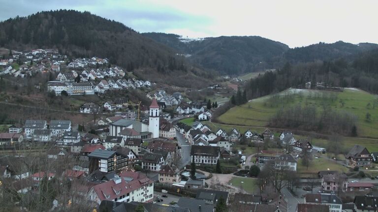 Dieses Bild zeigt eine Webcam-Aufnahme von Ottenhöfen, aufgenommen am Freitag, den 09.01.2026 um 16:50 Uhr
