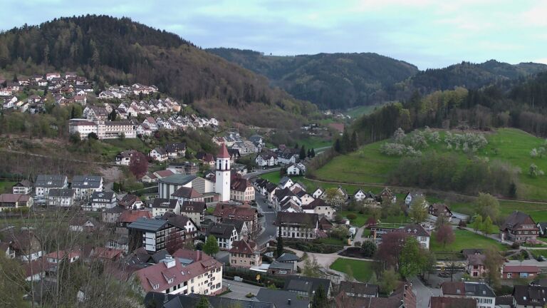 Dieses Bild zeigt eine Webcam-Aufnahme von Ottenhöfen, aufgenommen am Mittwoch, den 15.04.2026 um 20:10 Uhr