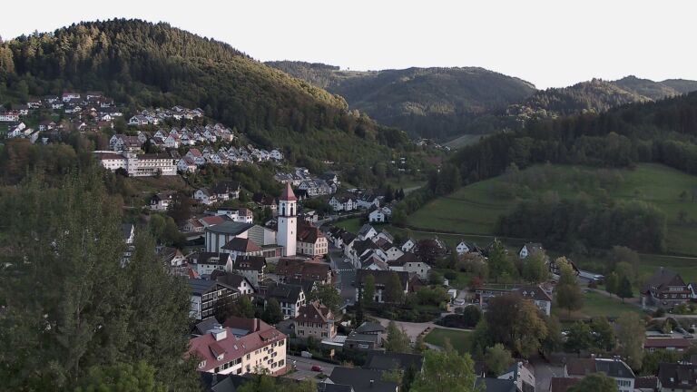 Dieses Bild zeigt eine Webcam-Aufnahme von Ottenhöfen, aufgenommen am Samstag, den 10.10.2026 um 17:30 Uhr