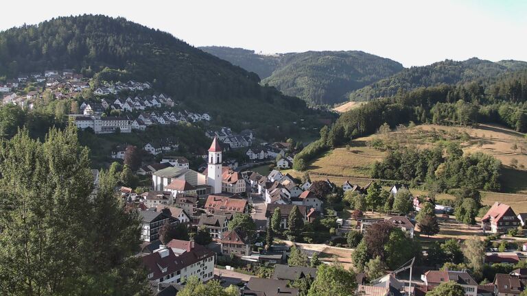 Dieses Bild zeigt eine Webcam-Aufnahme von Ottenhöfen, aufgenommen am Dienstag, den 28.07.2026 um 08:10 Uhr