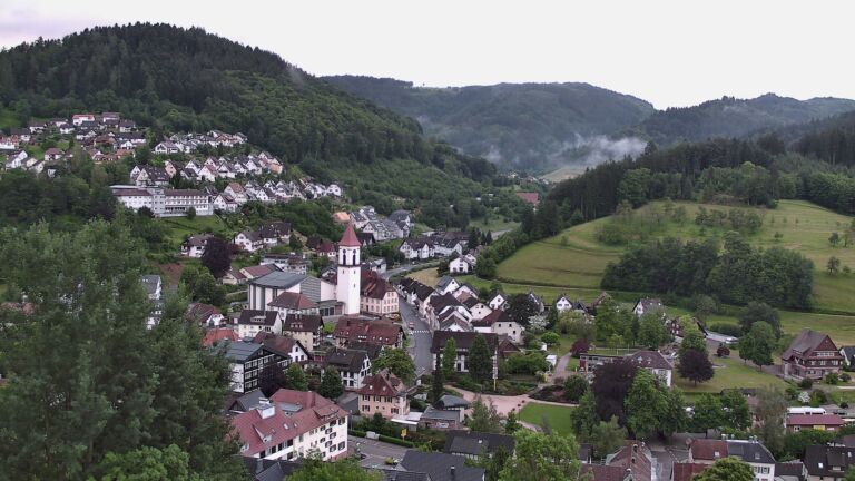 Dieses Bild zeigt eine Webcam-Aufnahme von Ottenhöfen, aufgenommen am Montag, den 01.06.2026 um 05:50 Uhr