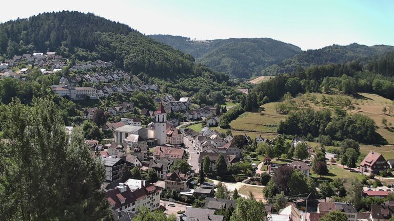 Dieses Bild zeigt eine Webcam-Aufnahme von Ottenhöfen, aufgenommen am Freitag, den 10.07.2026 um 11:10 Uhr
