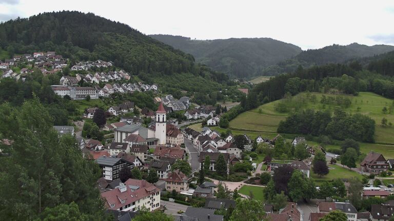 Dieses Bild zeigt eine Webcam-Aufnahme von Ottenhöfen, aufgenommen am Donnerstag, den 04.06.2026 um 14:30 Uhr