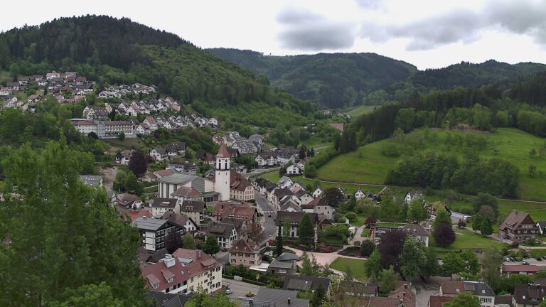 Dieses Bild zeigt eine Webcam-Aufnahme von Ottenhöfen, aufgenommen am Dienstag, den 05.05.2026 um 12:00 Uhr