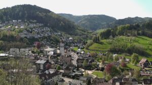 Dieses Bild zeigt eine Webcam-Aufnahme von Ottenhöfen, aufgenommen am Samstag, den 18.04.2026 um 10:50 Uhr