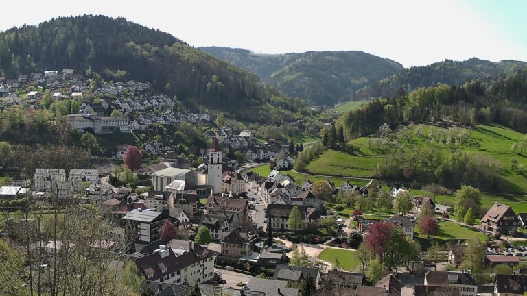 Dieses Bild zeigt eine Webcam-Aufnahme von Ottenhöfen, aufgenommen am Samstag, den 18.04.2026 um 10:50 Uhr