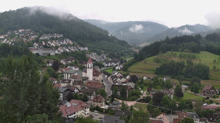 Dieses Bild zeigt eine Webcam-Aufnahme von Ottenhöfen, aufgenommen am Mittwoch, den 01.07.2026 um 08:00 Uhr