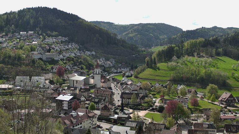 Dieses Bild zeigt eine Webcam-Aufnahme von Ottenhöfen, aufgenommen am Freitag, den 17.04.2026 um 11:50 Uhr