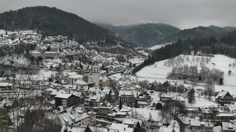 Dieses Bild zeigt eine Webcam-Aufnahme von Ottenhöfen, aufgenommen am Dienstag, den 06.01.2026 um 15:20 Uhr