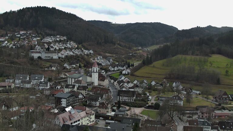 Dieses Bild zeigt eine Webcam-Aufnahme von Ottenhöfen, aufgenommen am Freitag, den 13.02.2026 um 14:10 Uhr