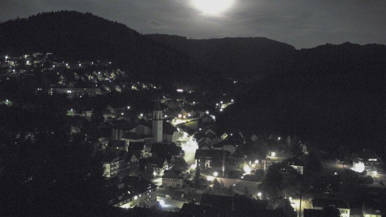 Dieses Bild zeigt eine Webcam-Aufnahme von Ottenhöfen, aufgenommen am Sonntag, den 28.06.2026 um 23:30 Uhr