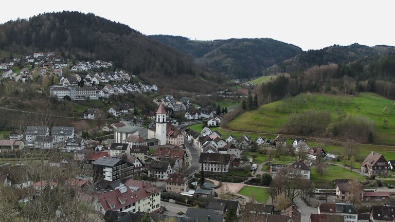 Dieses Bild zeigt eine Webcam-Aufnahme von Ottenhöfen, aufgenommen am Sonntag, den 05.04.2026 um 09:00 Uhr