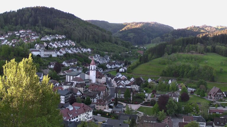 Dieses Bild zeigt eine Webcam-Aufnahme von Ottenhöfen, aufgenommen am Freitag, den 01.05.2026 um 07:00 Uhr