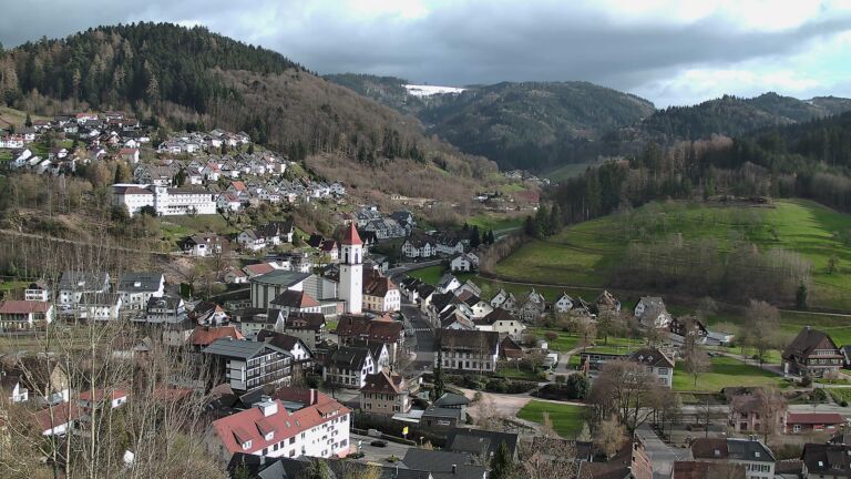 Dieses Bild zeigt eine Webcam-Aufnahme von Ottenhöfen, aufgenommen am Dienstag, den 31.03.2026 um 18:20 Uhr